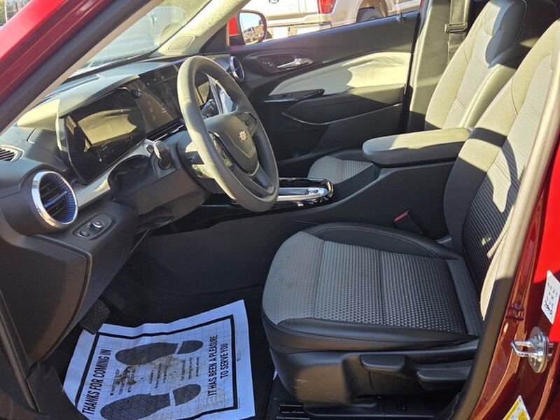Used 2025 Chevrolet Trax LT image 6