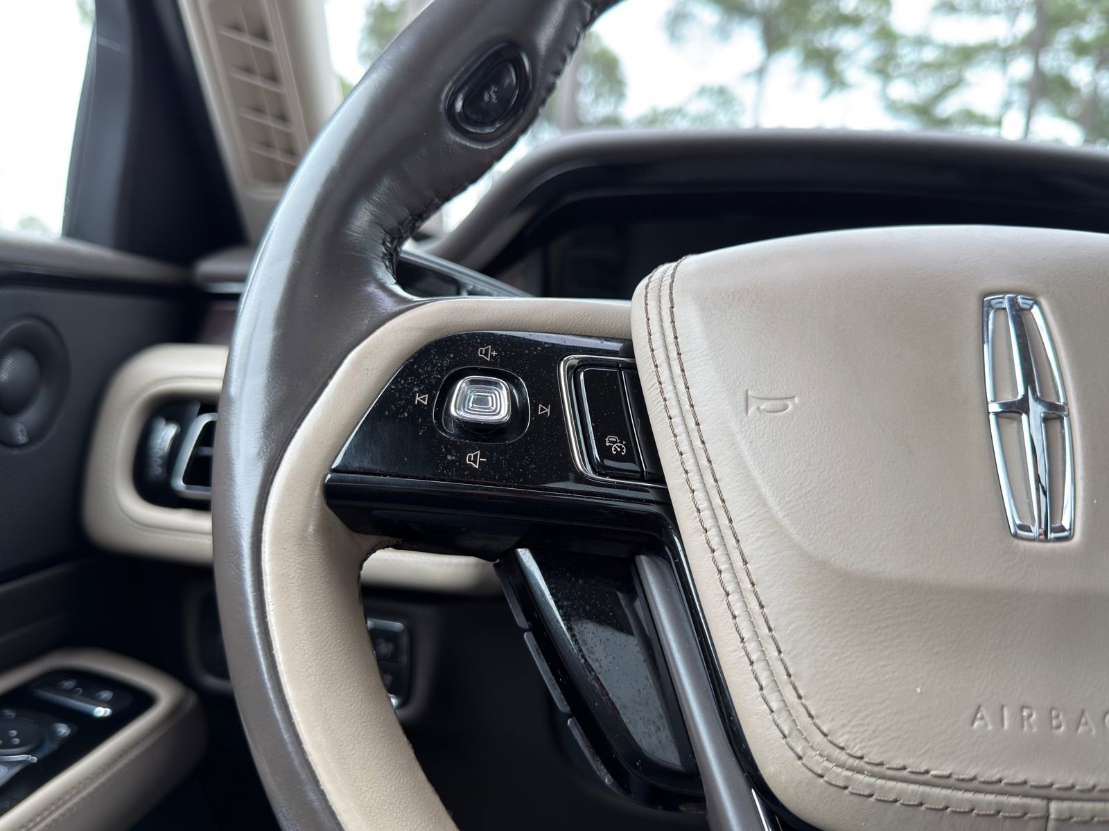 Used 2023 Lincoln Aviator Reserve w/ Equipment Group 201A image 25