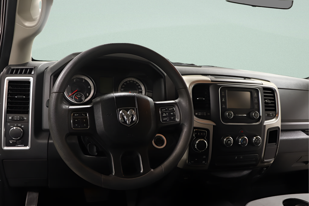 Used 2018 RAM 1500 Classic SLT AWD/4WD image 9