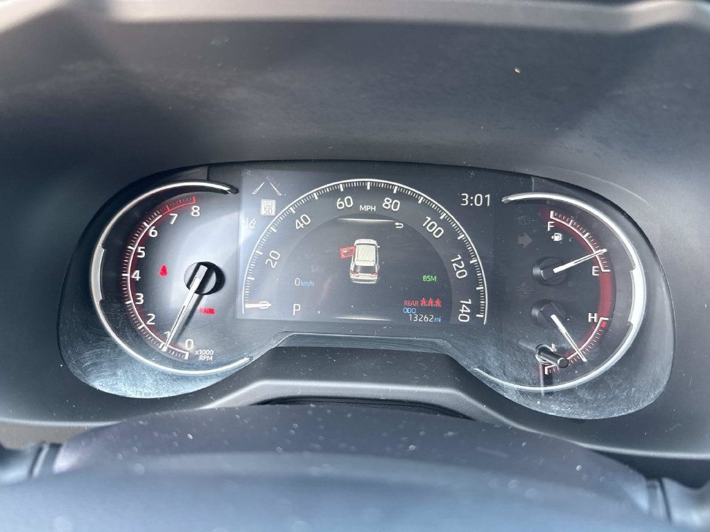 Used 2025 Toyota RAV4 XLE Premium FWD image 38