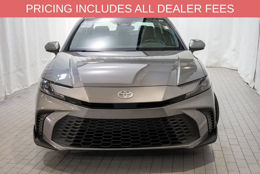 Used 2025 Toyota Camry SE FWD image 2