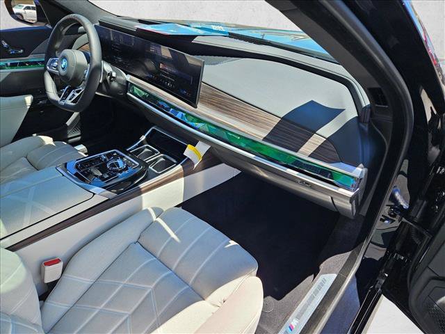 Used 2026 BMW 750e xDrive AWD/4WD image 21
