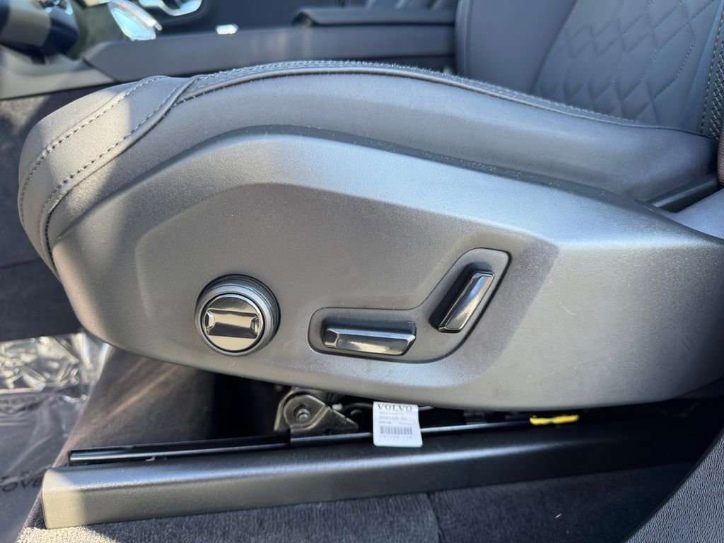 Used 2025 Volvo XC90 B5 Plus image 28