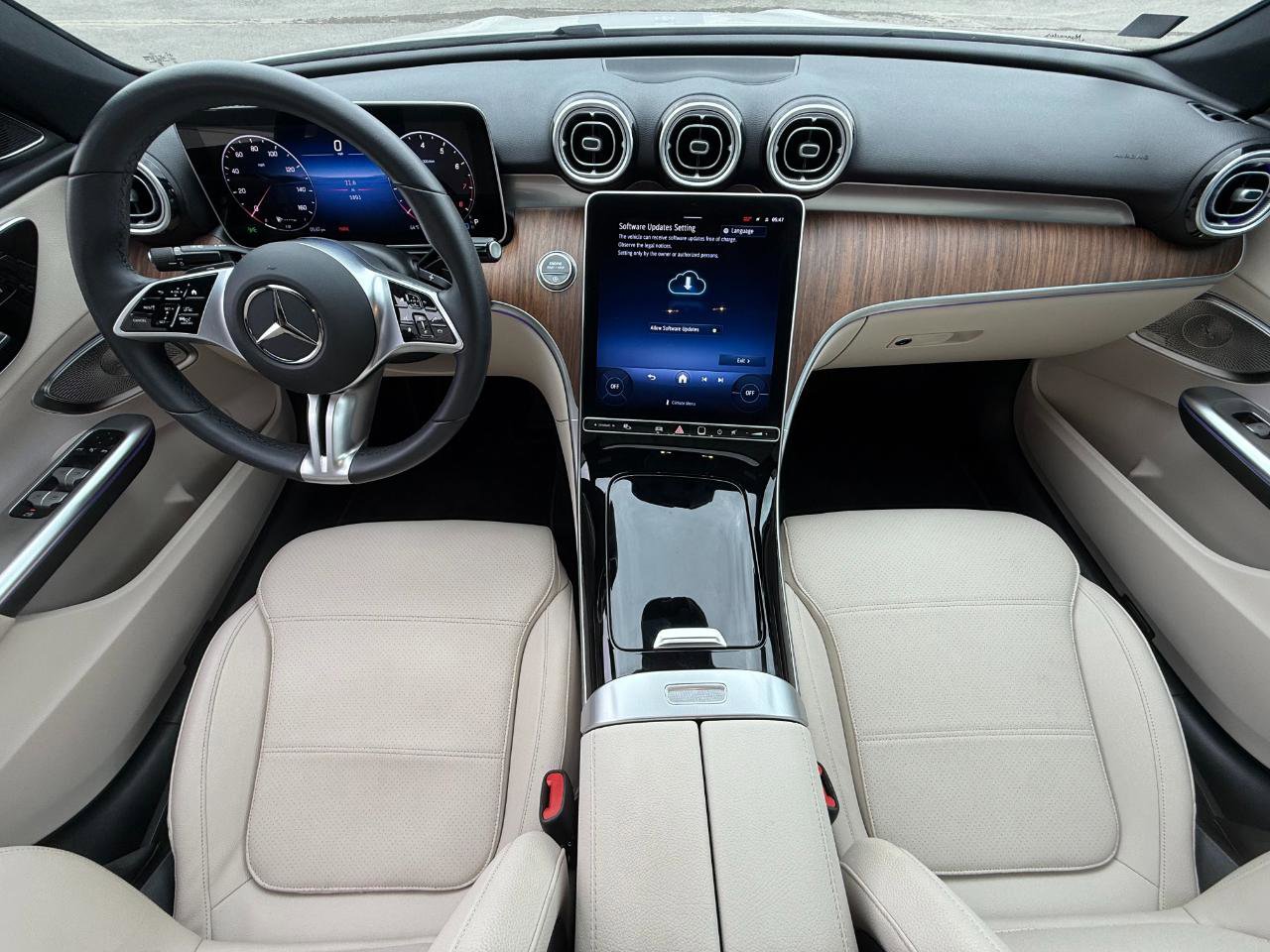 Used 2025 Mercedes-Benz C 300 Sedan w/ Exclusive Trim Package image 9