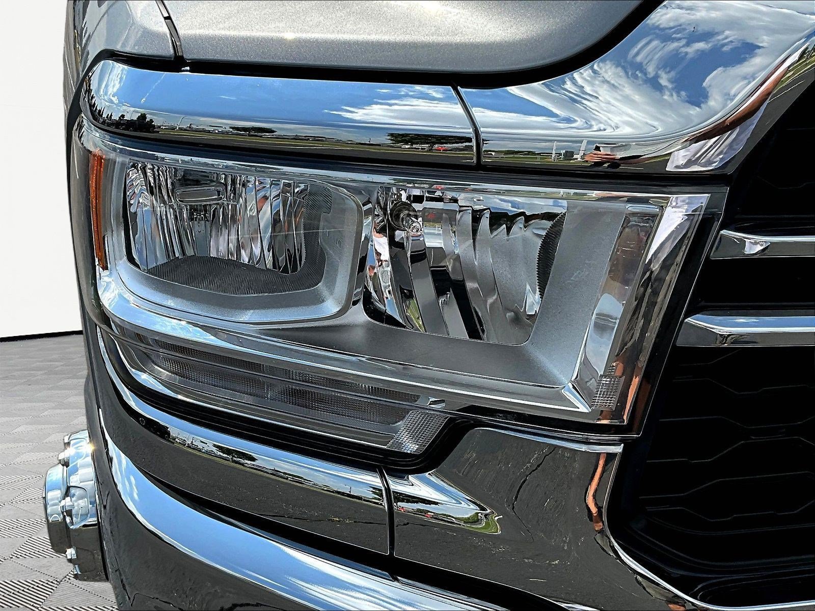 Used 2024 RAM 3500 Tradesman w/ Chrome Appearance Group AWD/4WD image 32