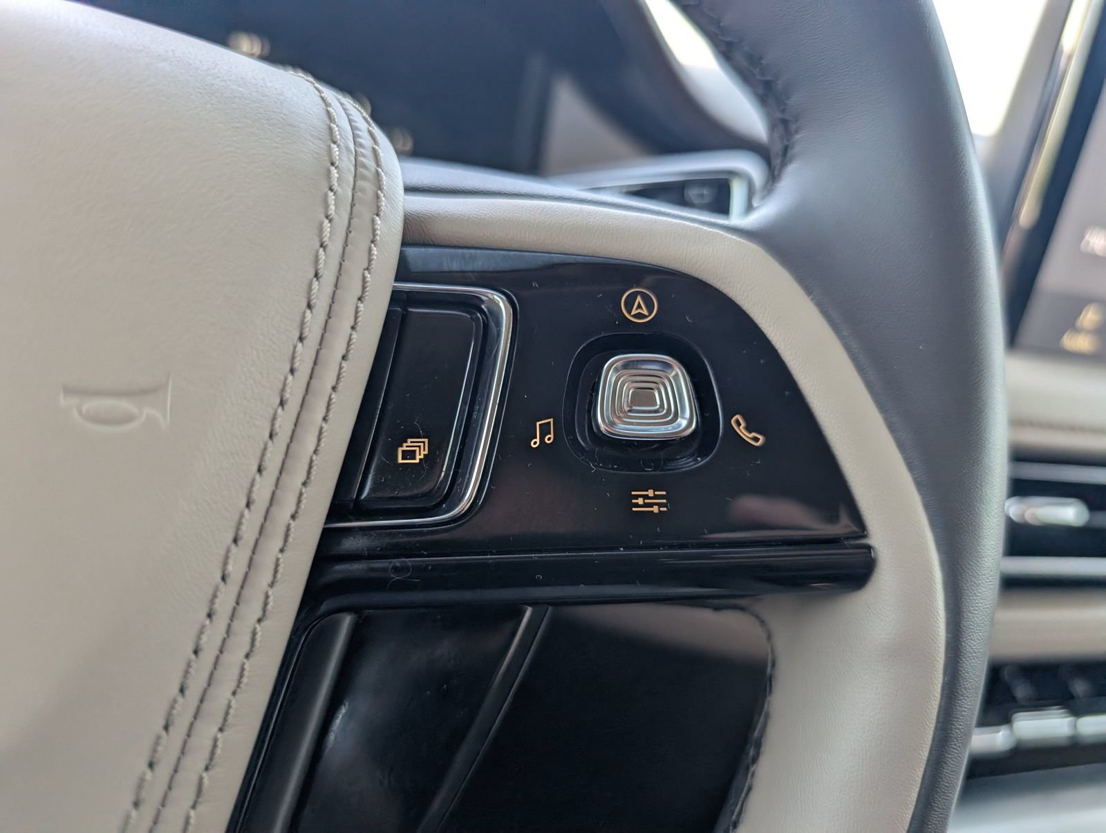 Used 2023 Lincoln Aviator 2WD image 21