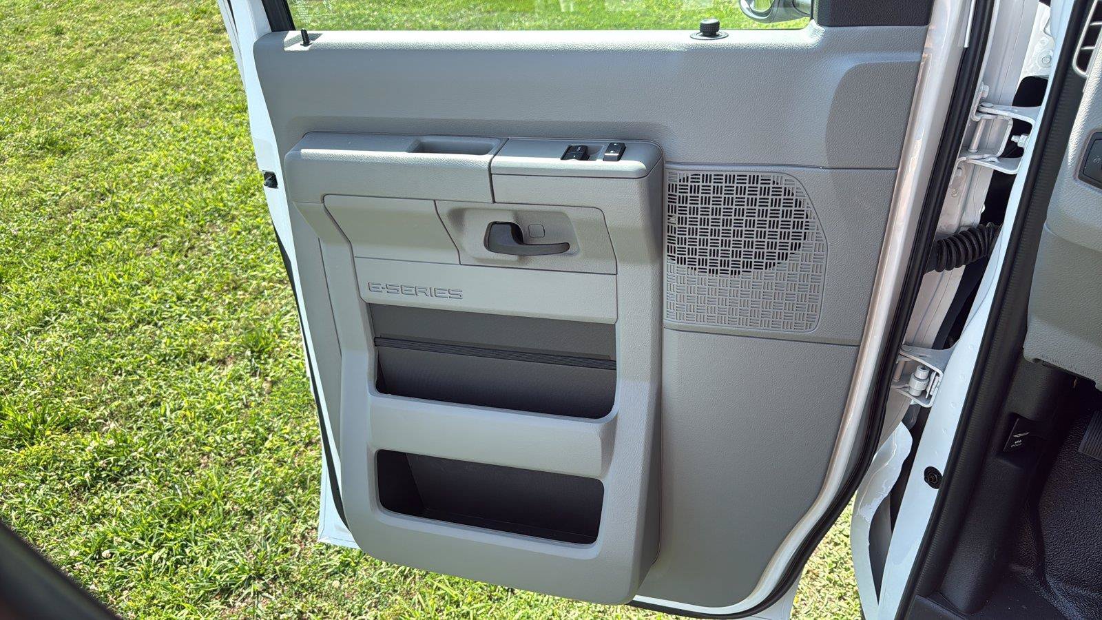 New 2027 Ford E-350 and Econoline 350 Super Duty w/ Power Equipment Group RWD image 29