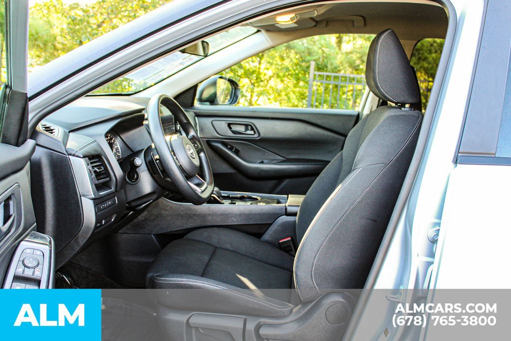 Used 2024 Nissan Rogue S FWD image 16