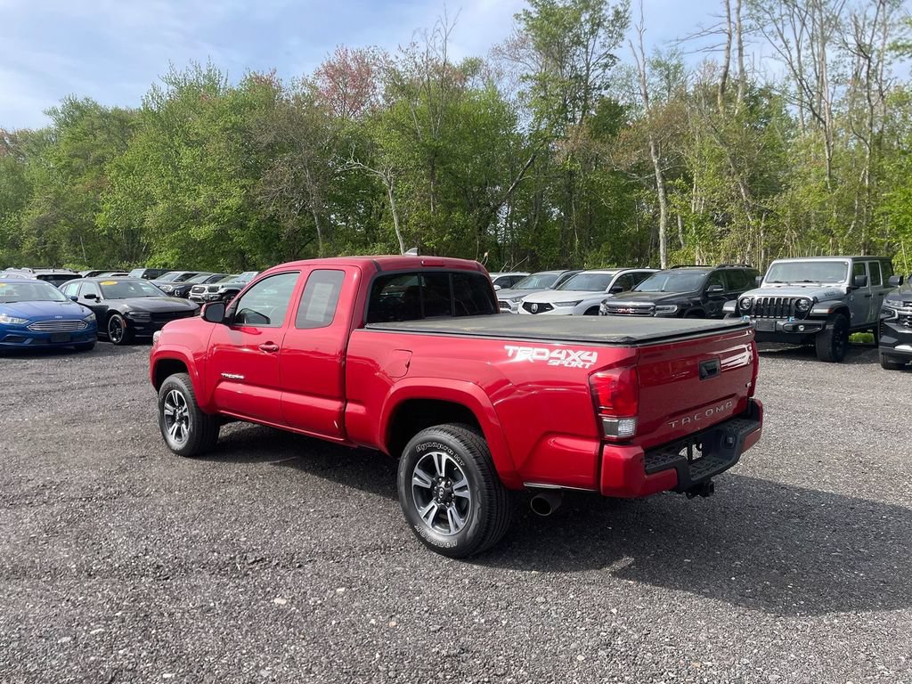 Used 2016 Toyota Tacoma TRD Sport AWD/4WD image 8