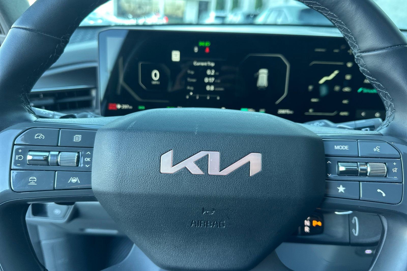 Certified 2025 Kia EV9 Land w/ Towing Package image 28