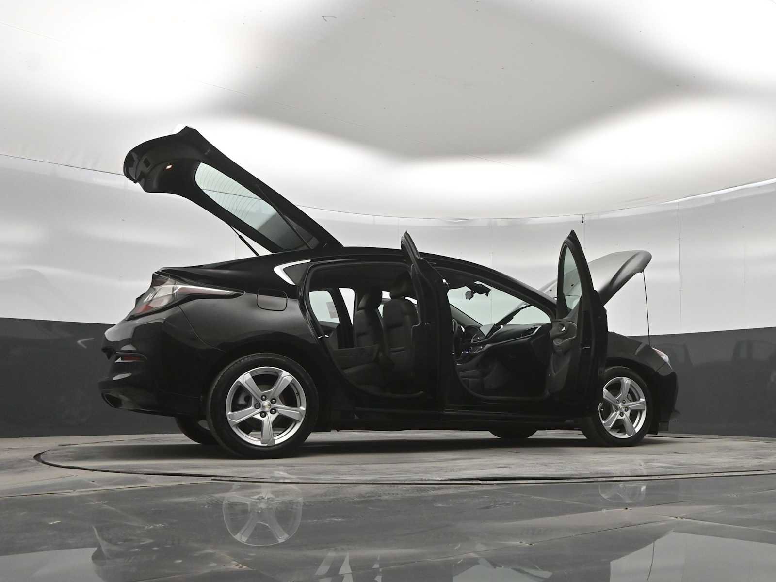 Used 2018 Chevrolet Volt LT w/ Comfort Package FWD image 44