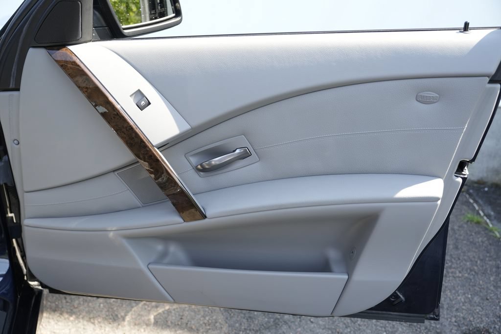 Used 2006 BMW 530xi Sedan AWD/4WD image 32