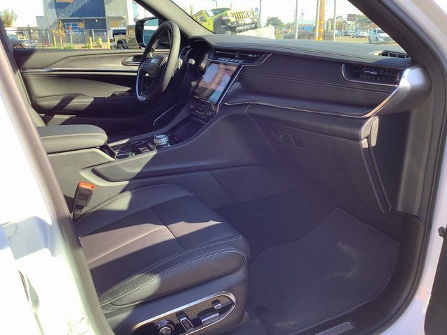 New 2025 Jeep Grand Cherokee Overland w/ Luxury Tech Group IV image 35