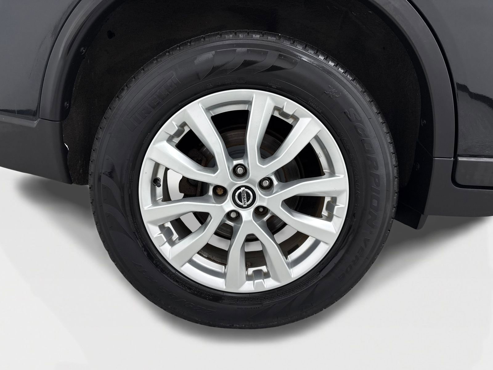 Used 2018 Nissan Rogue SV image 45