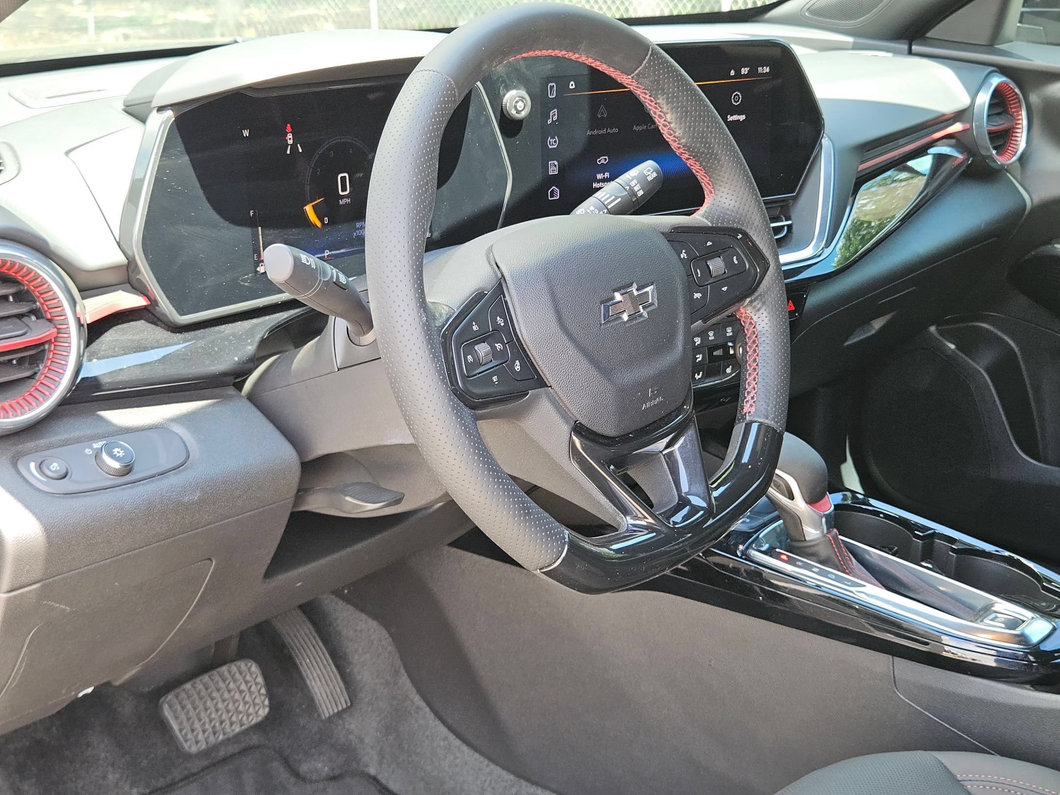 Used 2024 Chevrolet Trax RS w/ Sunroof Package FWD image 10