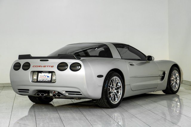 Used 2004 Chevrolet Corvette Coupe w/ Preferred Equipment Group RWD image 6