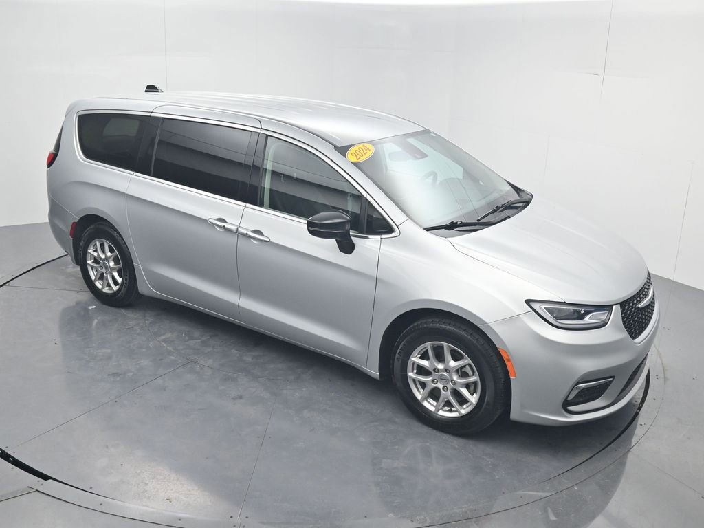 Used 2024 Chrysler Pacifica Touring-L image 48