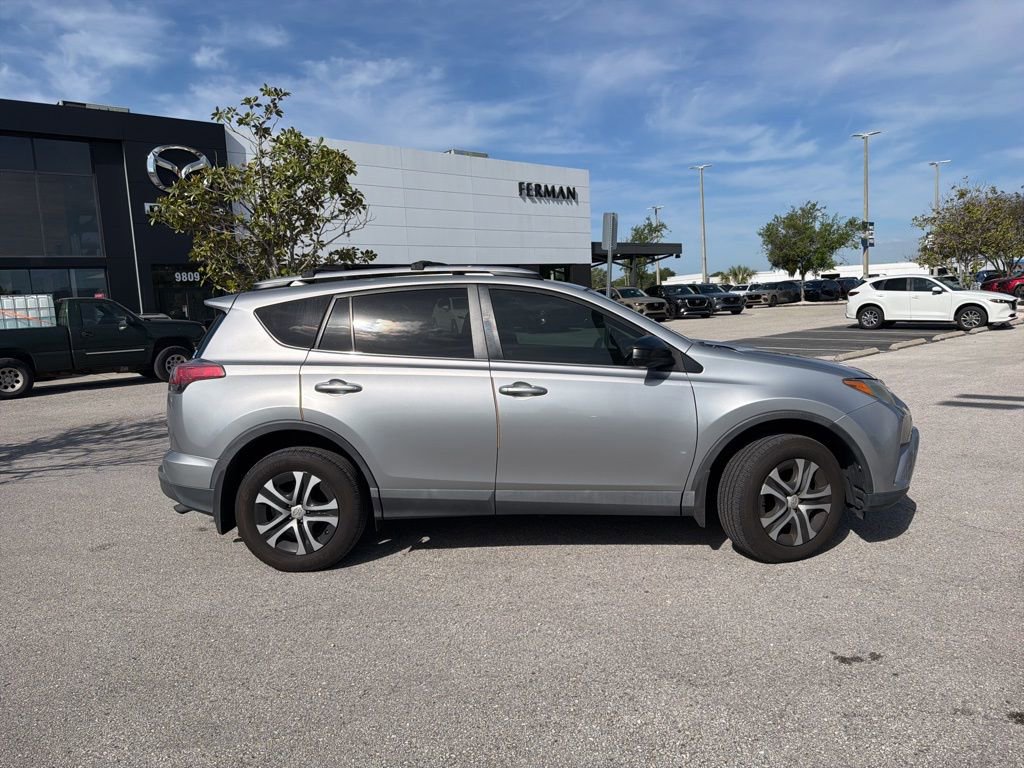 Used 2016 Toyota RAV4 LE AWD/4WD image 4
