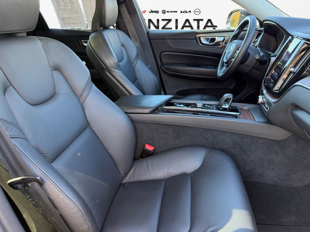 Used 2024 Volvo XC60 B5 Plus image 16