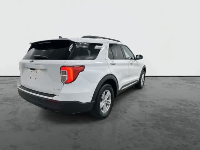 Used 2023 Ford Explorer XLT AWD/4WD image 3