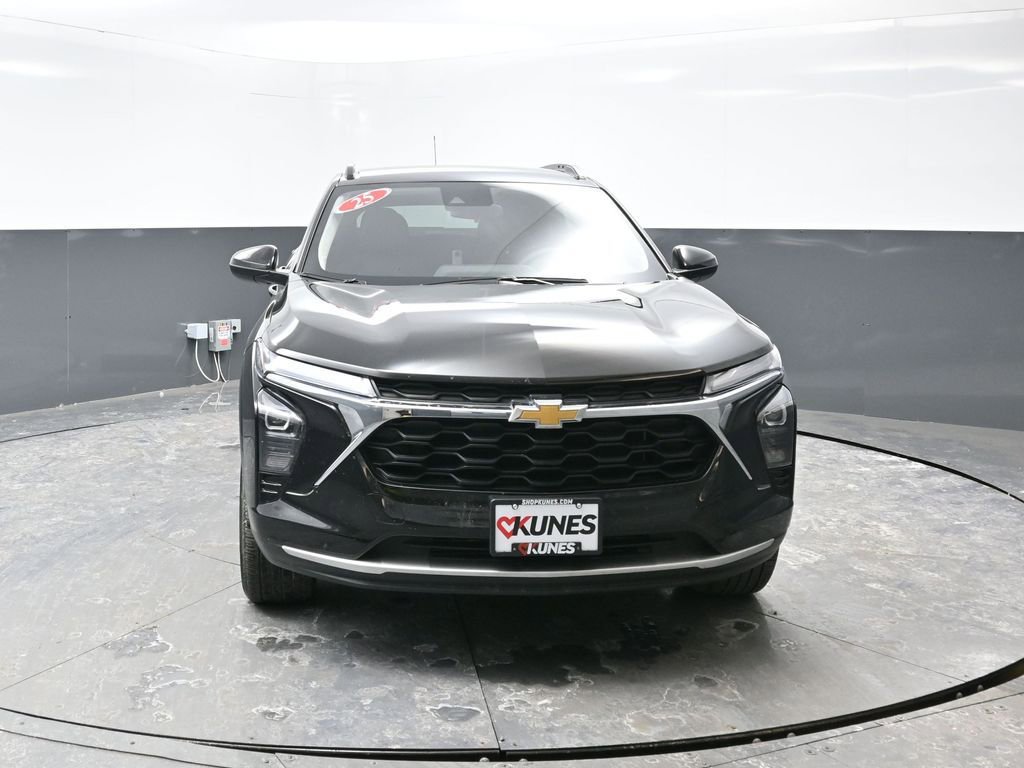Used 2025 Chevrolet Trax LT image 6