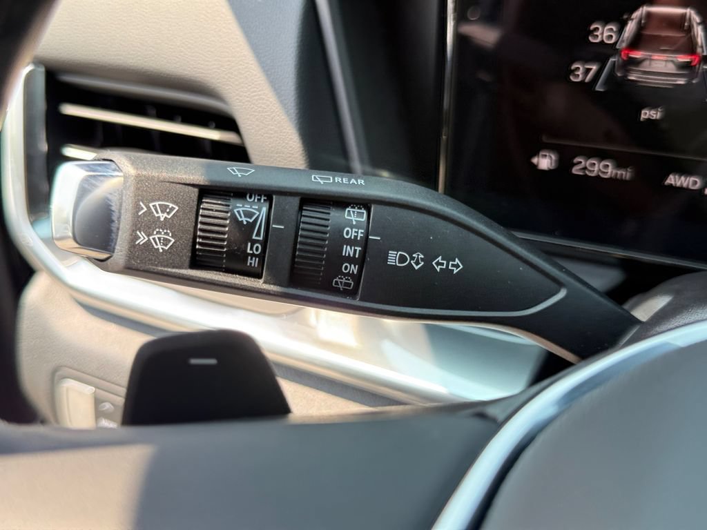 Used 2025 GMC Terrain Elevation w/ Elevation Premium Package AWD/4WD image 30