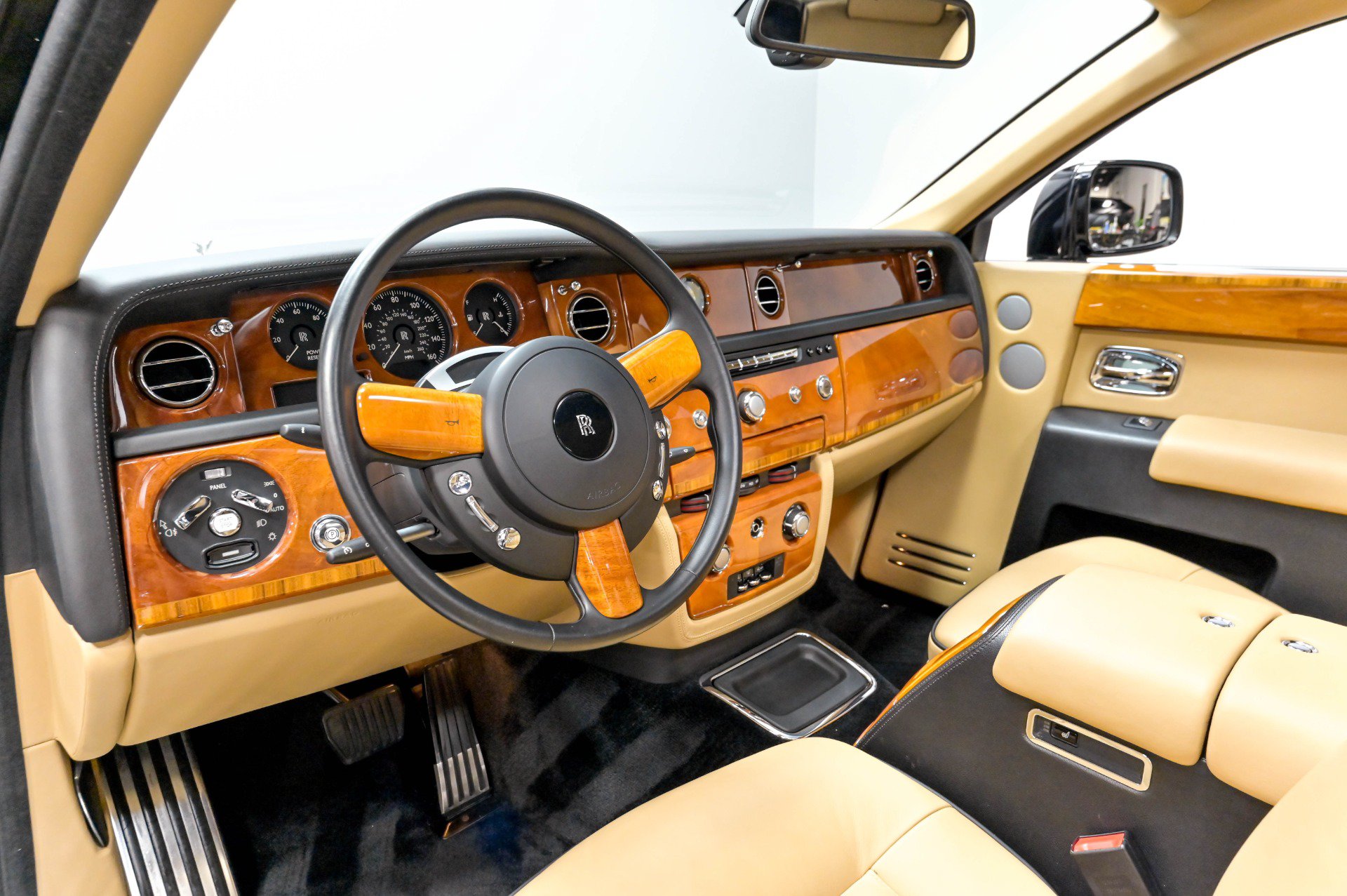 Used 2013 Rolls-Royce Phantom Sedan RWD image 11