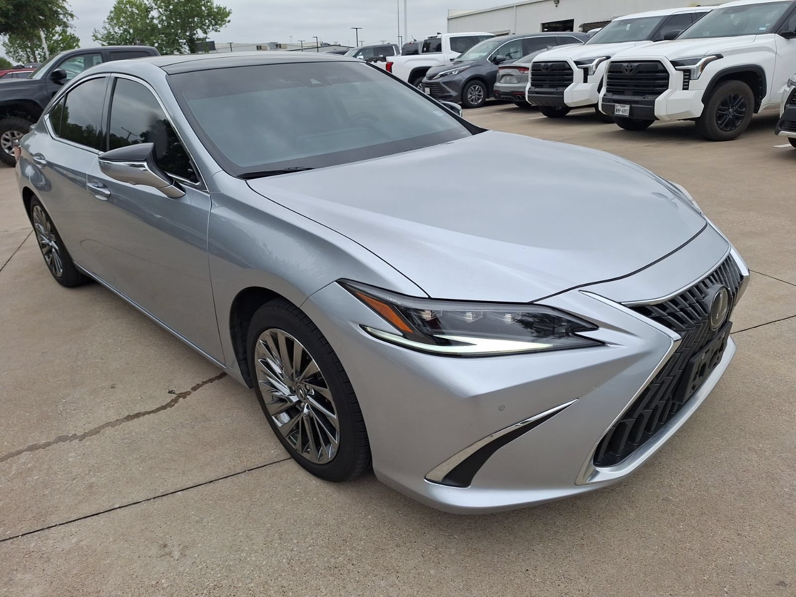 Used 2025 Lexus ES 350 Ultra Luxury FWD image 8