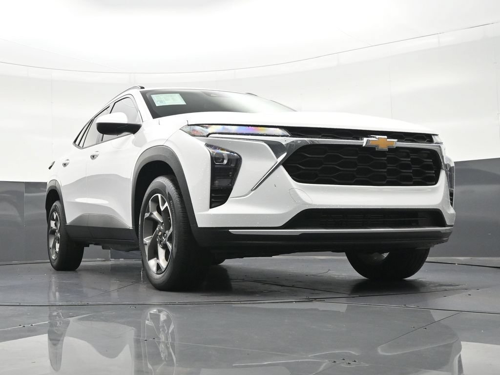 Used 2025 Chevrolet Trax LT FWD image 29