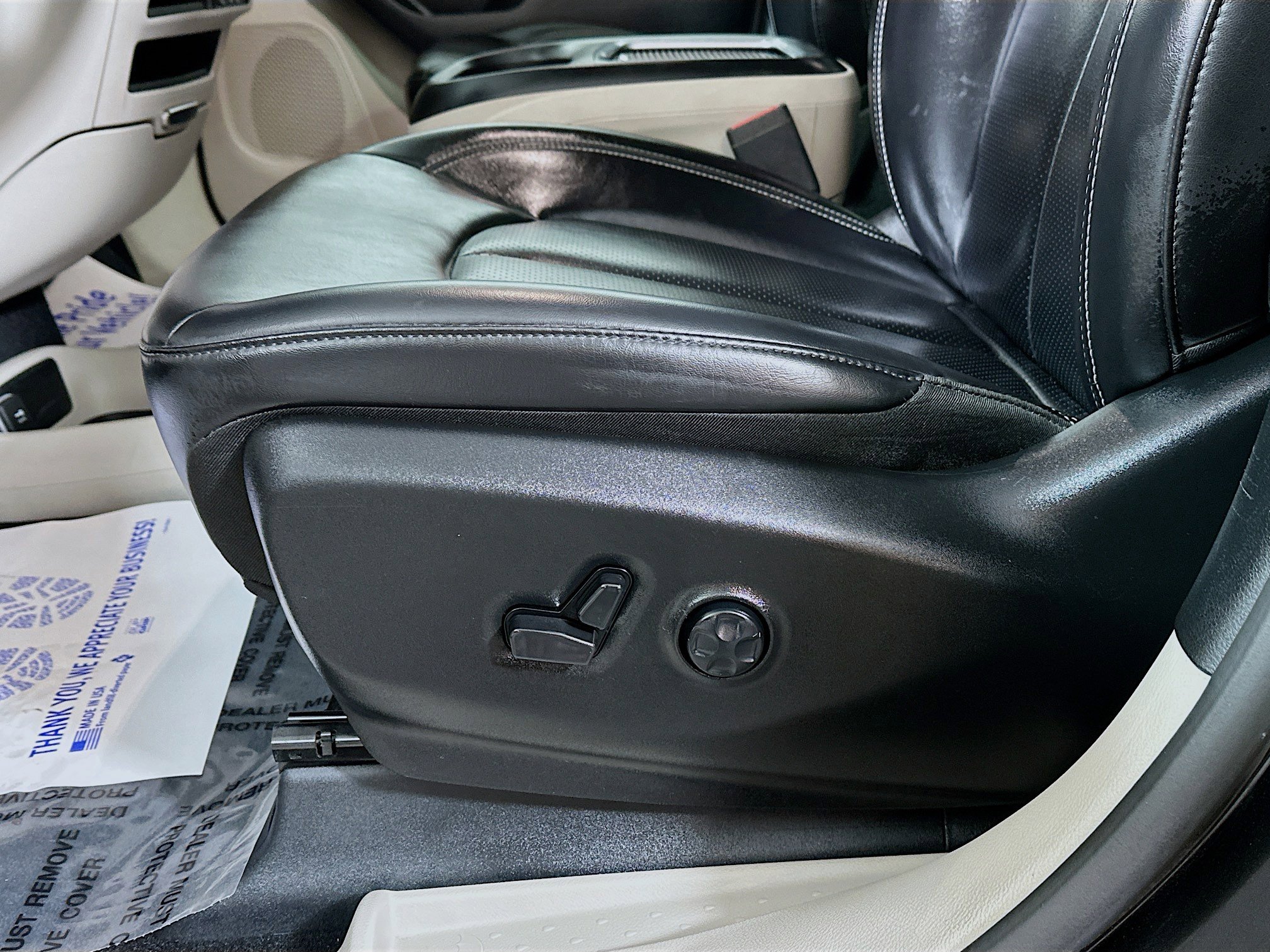 Used 2023 Chrysler Pacifica Touring-L FWD image 18
