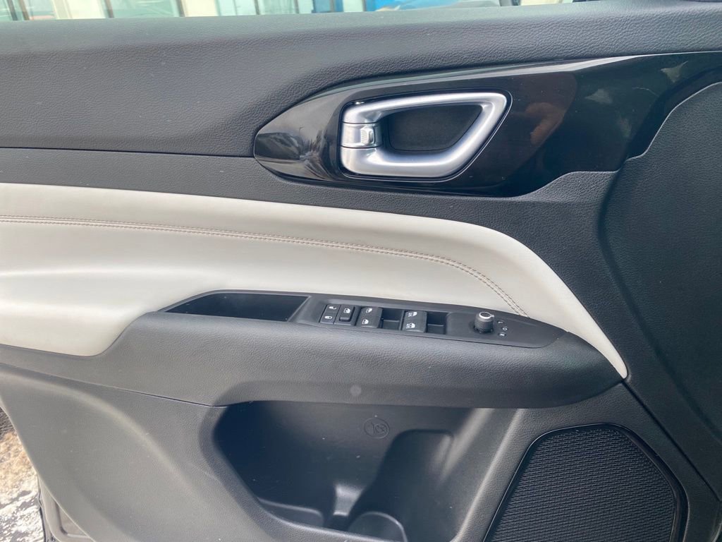 Used 2022 Jeep Compass Limited image 19
