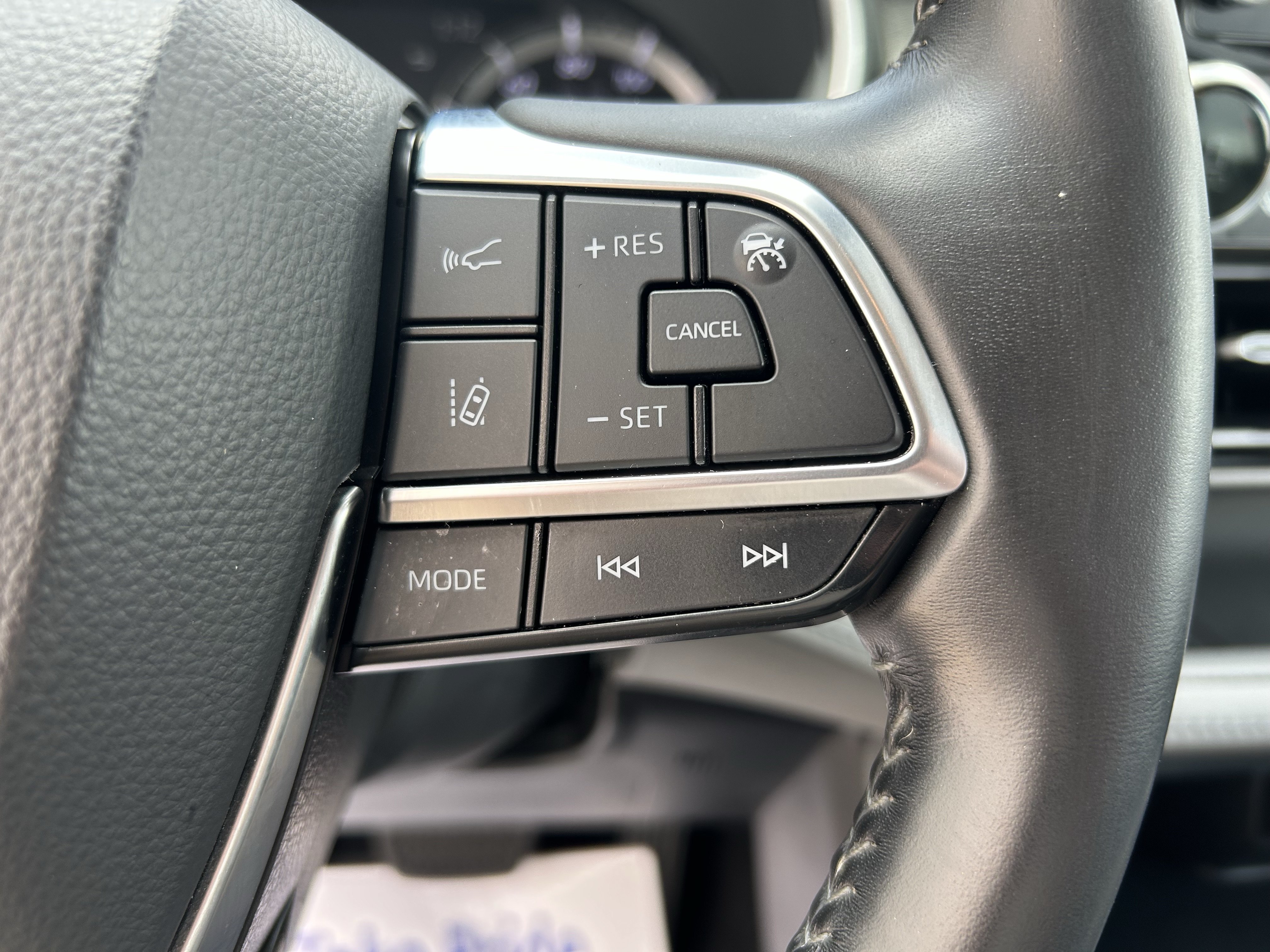 Certified 2020 Toyota Highlander XLE AWD/4WD image 27