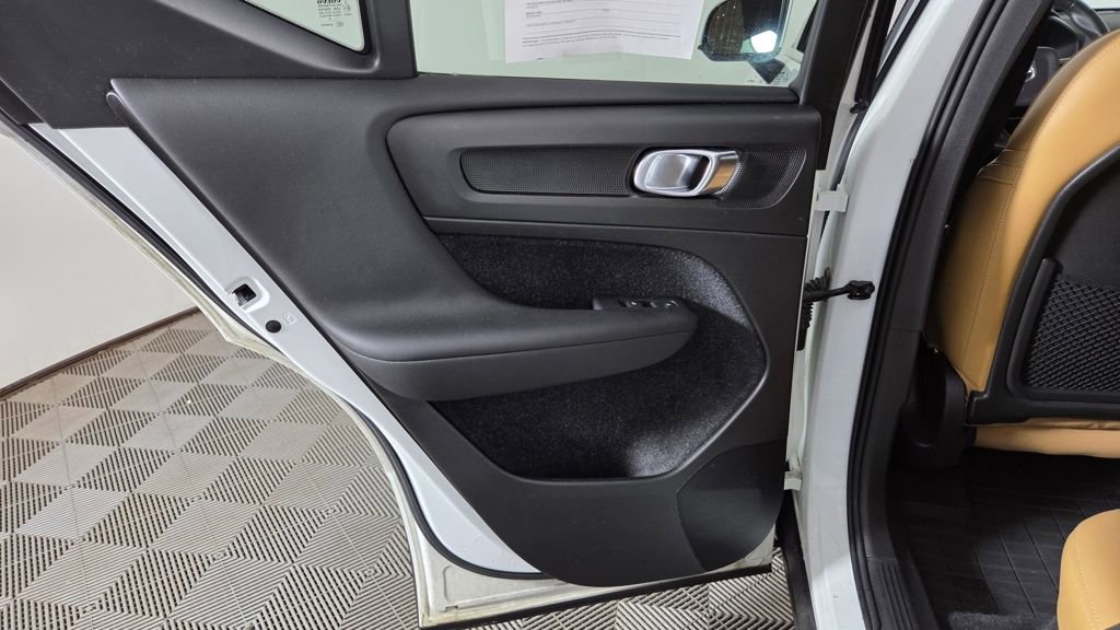 Used 2019 Volvo XC40 T5 Inscription image 28