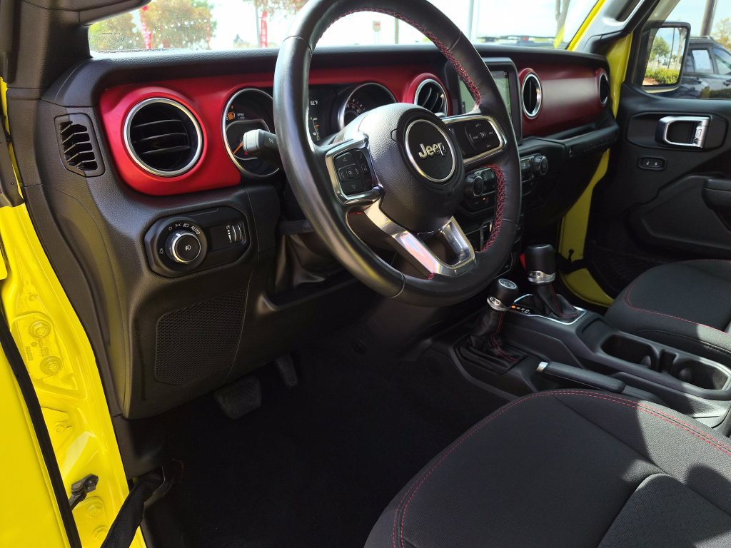 Used 2023 Jeep Wrangler Unlimited Rubicon w/ Cold Weather Group AWD/4WD image 15