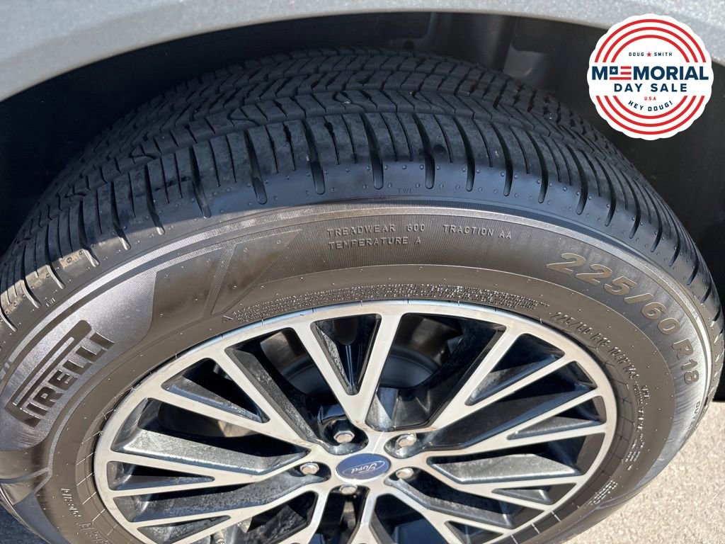 Used 2022 Ford Escape Titanium FWD image 15