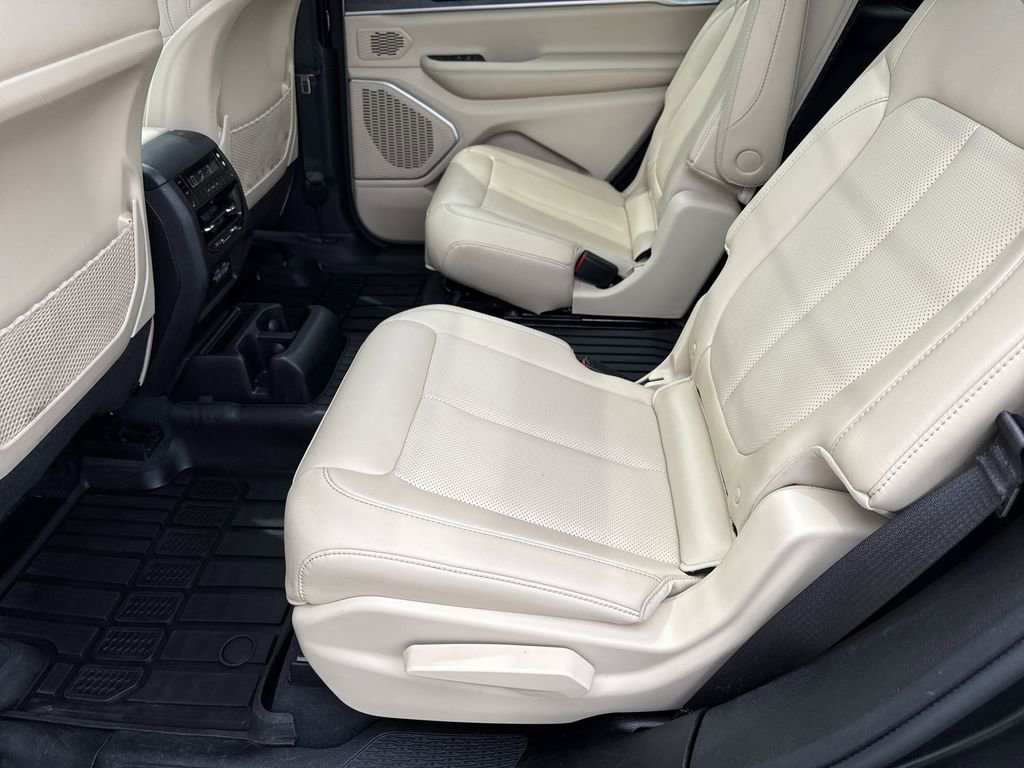 Used 2023 Jeep Grand Cherokee L Limited w/ Luxury Tech Group II AWD/4WD image 20