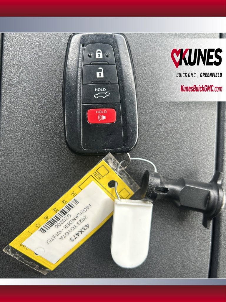 Used 2023 Toyota Highlander LE image 38