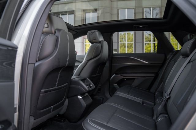 Used 2024 Cadillac Lyriq Luxury RWD image 45
