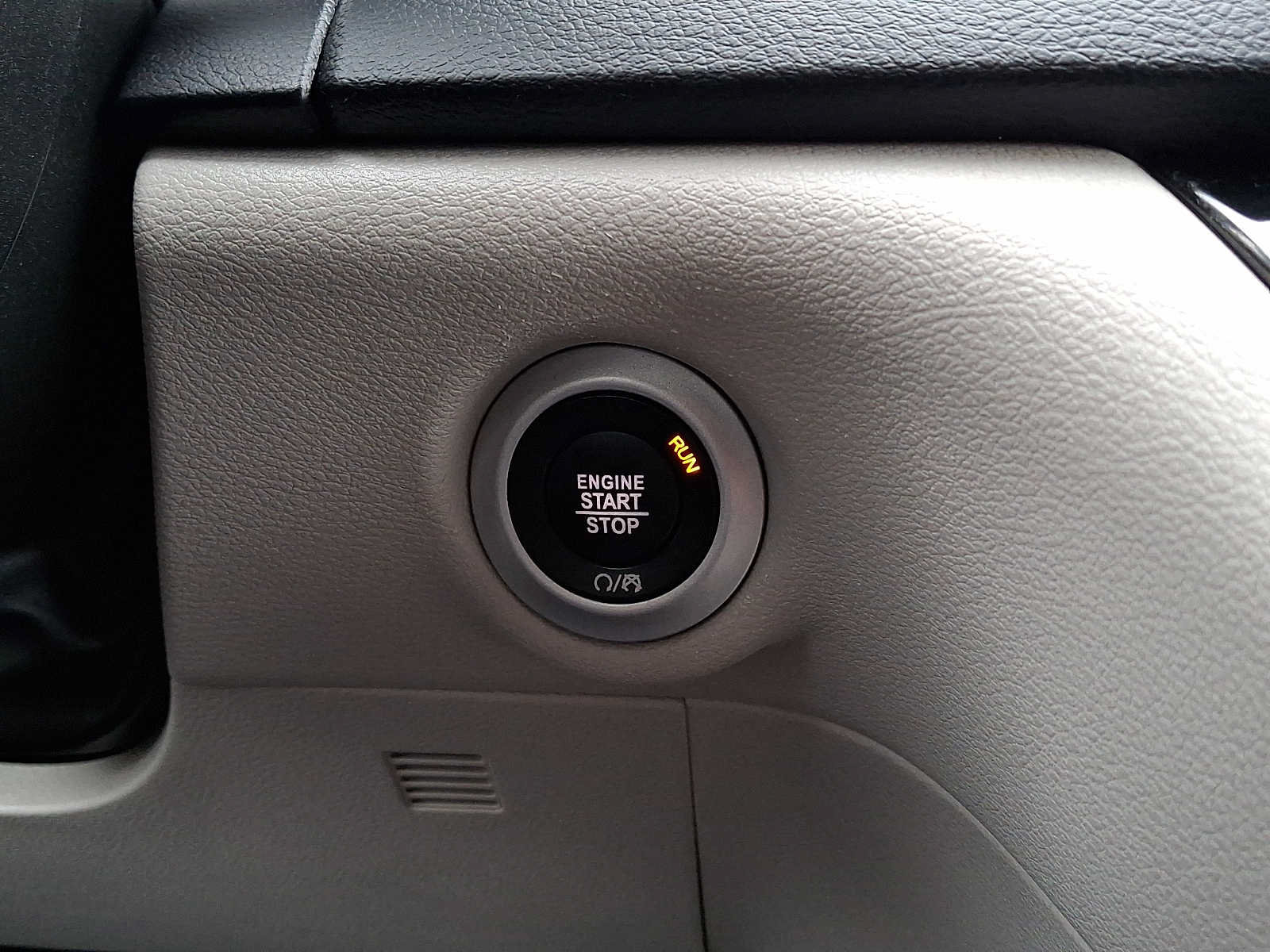 Certified 2023 Chrysler Pacifica Touring-L FWD image 28