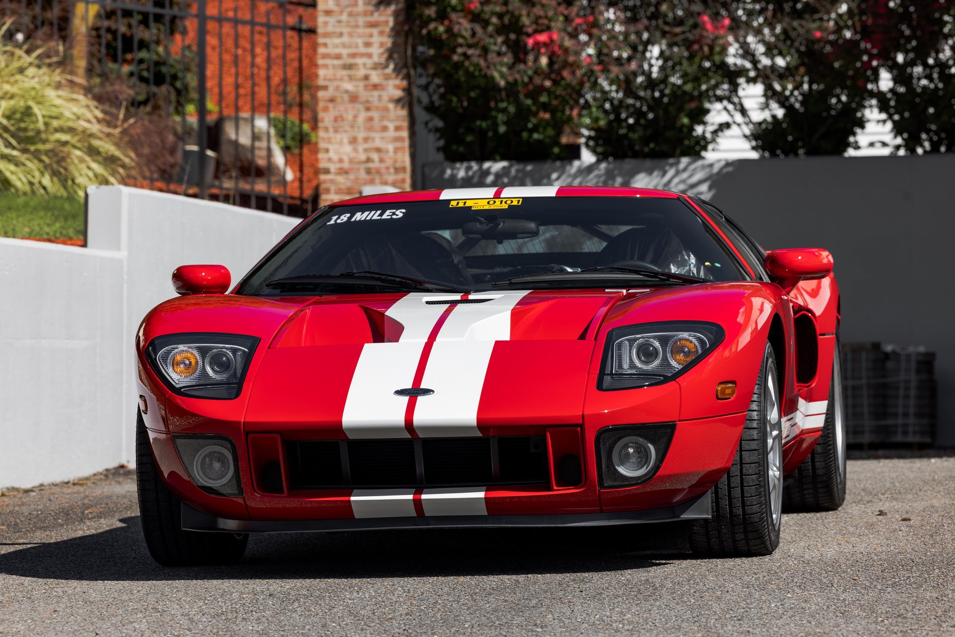 Used 2006 Ford GT RWD image 19