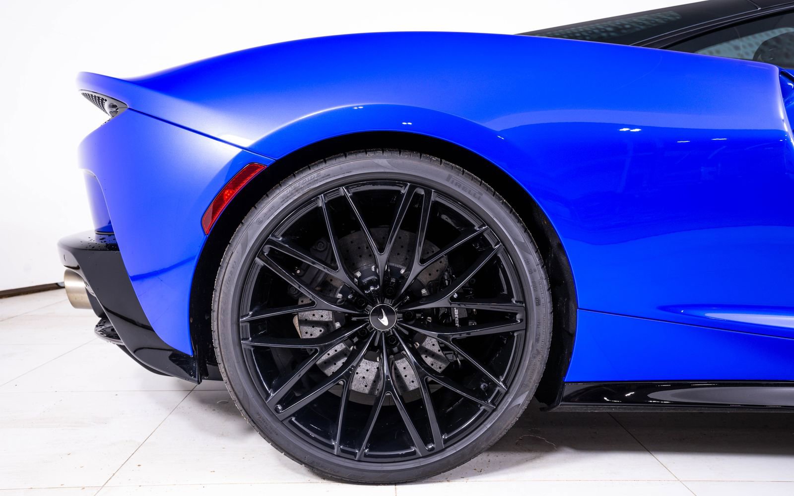 Used 2023 McLaren GT image 15