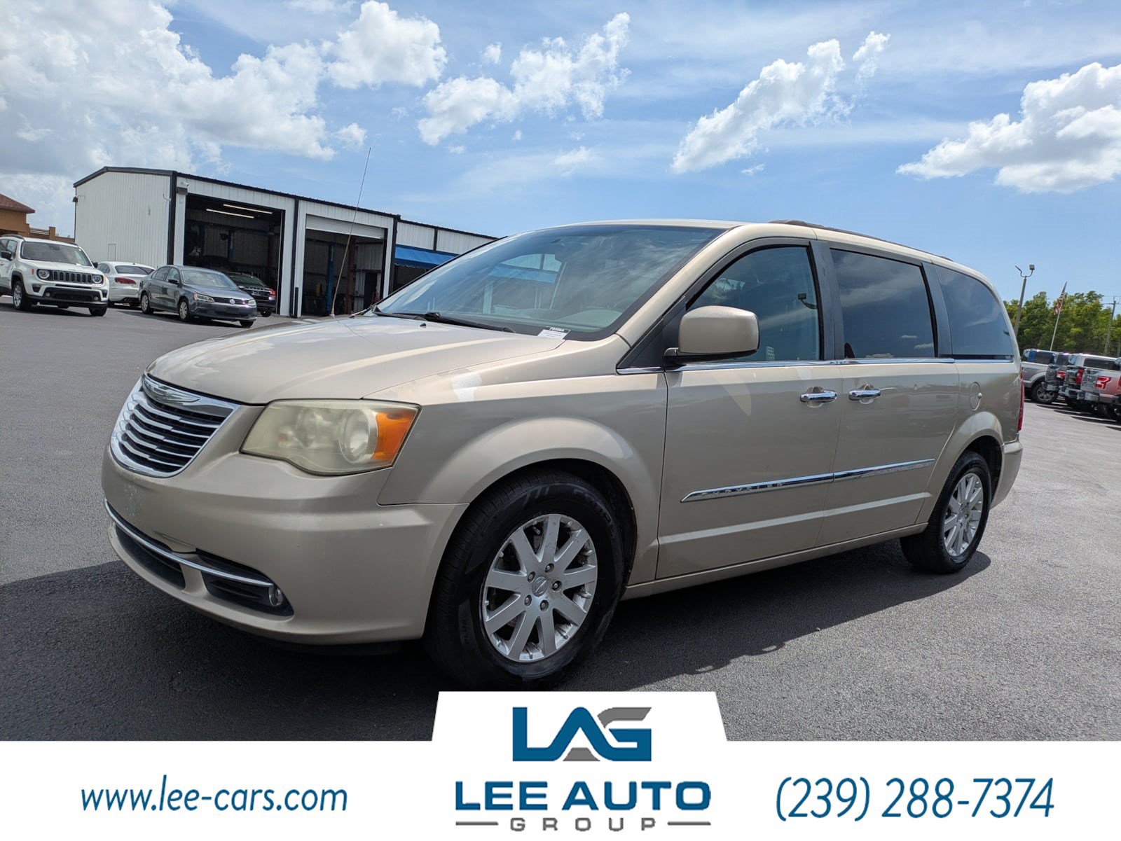 Used 2014 Chrysler Town & Country Touring w/ Driver Convenience Group FWD image 7