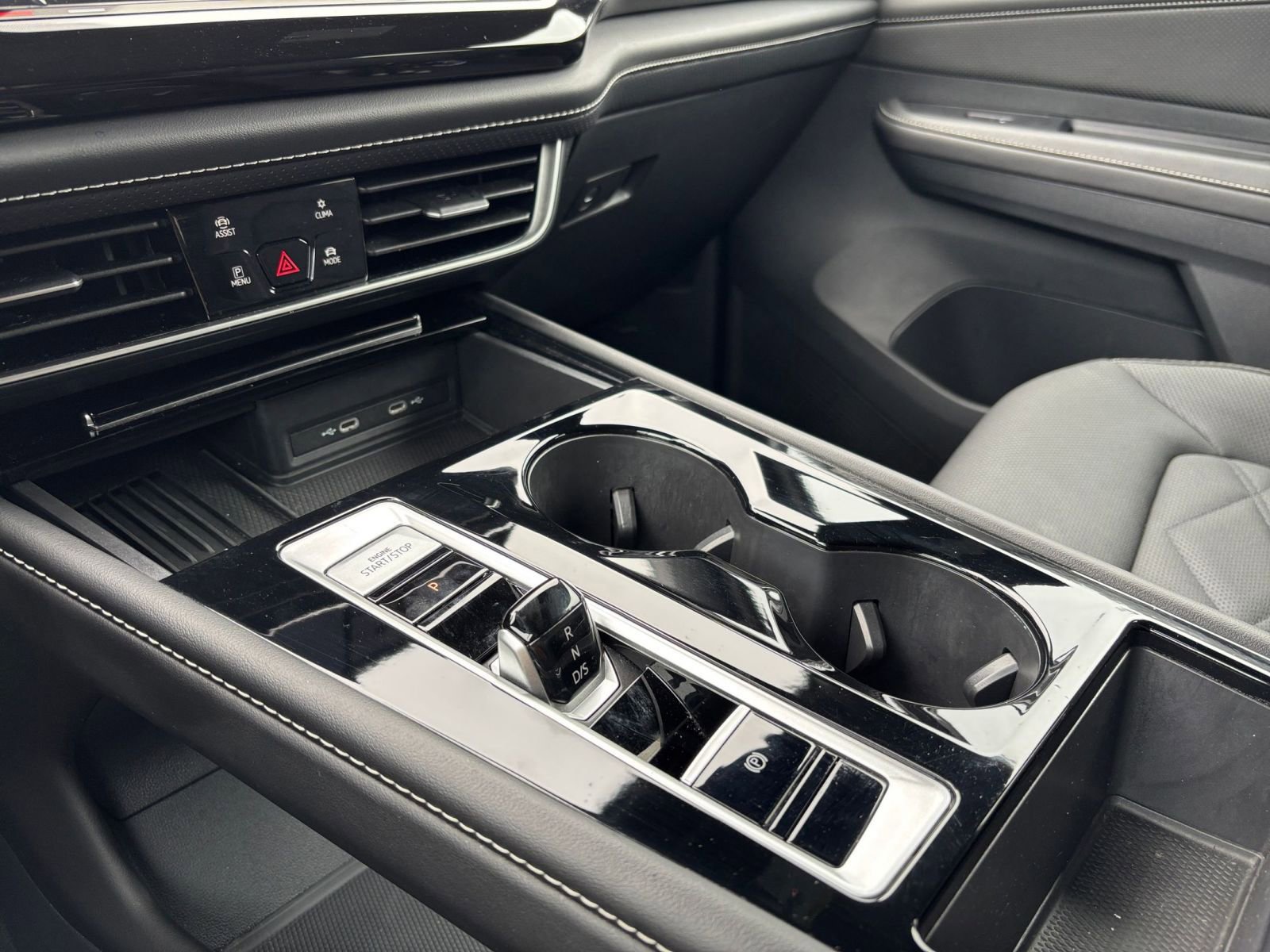 Used 2025 Volkswagen Atlas Cross Sport SE image 41