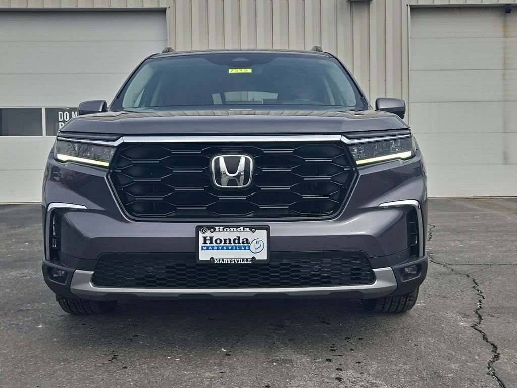 Used 2025 Honda Pilot Touring image 2