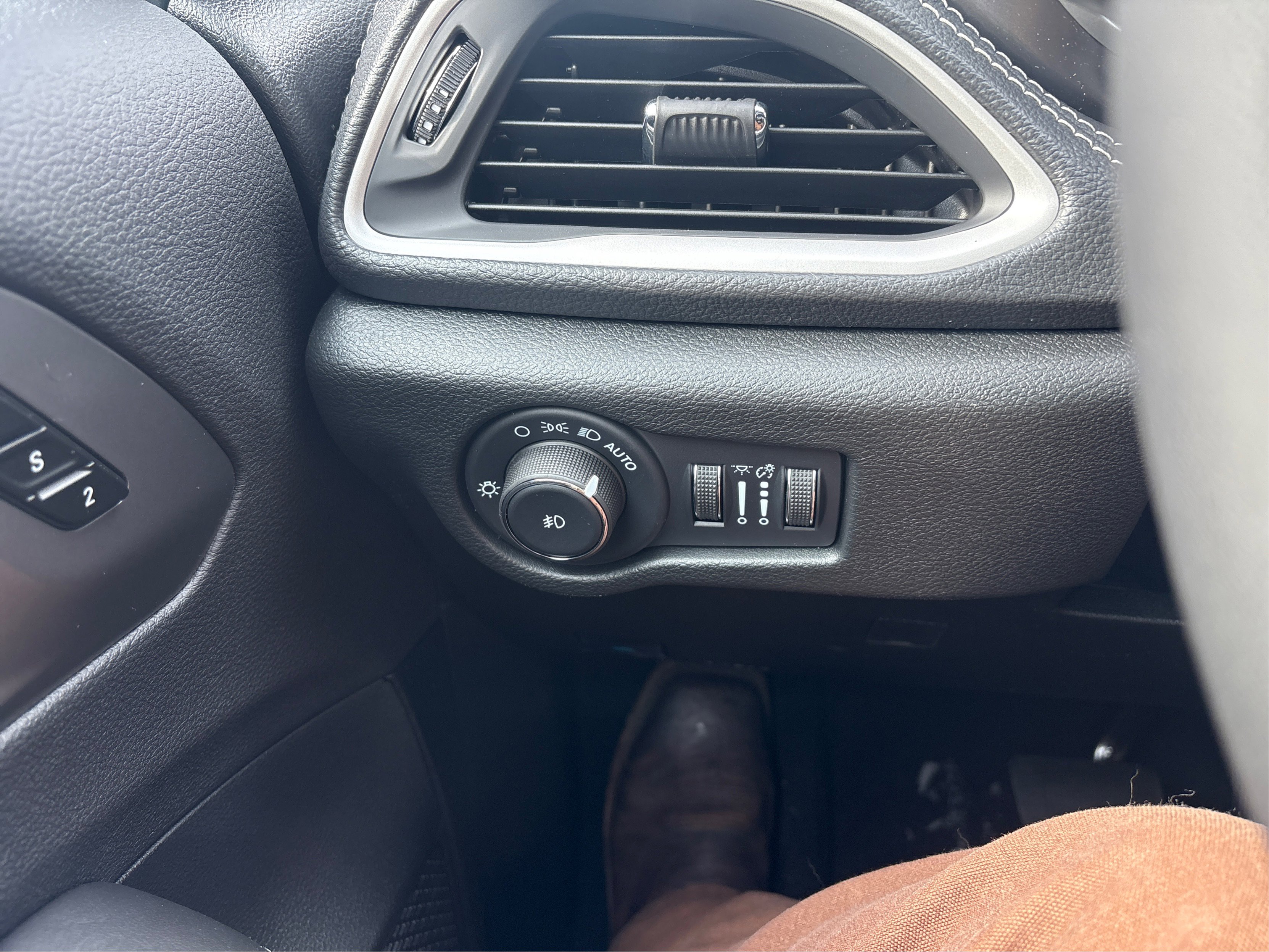 New 2026 Chrysler Pacifica Select image 15