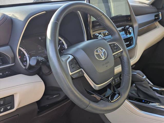 Used 2022 Toyota Highlander Limited FWD image 8