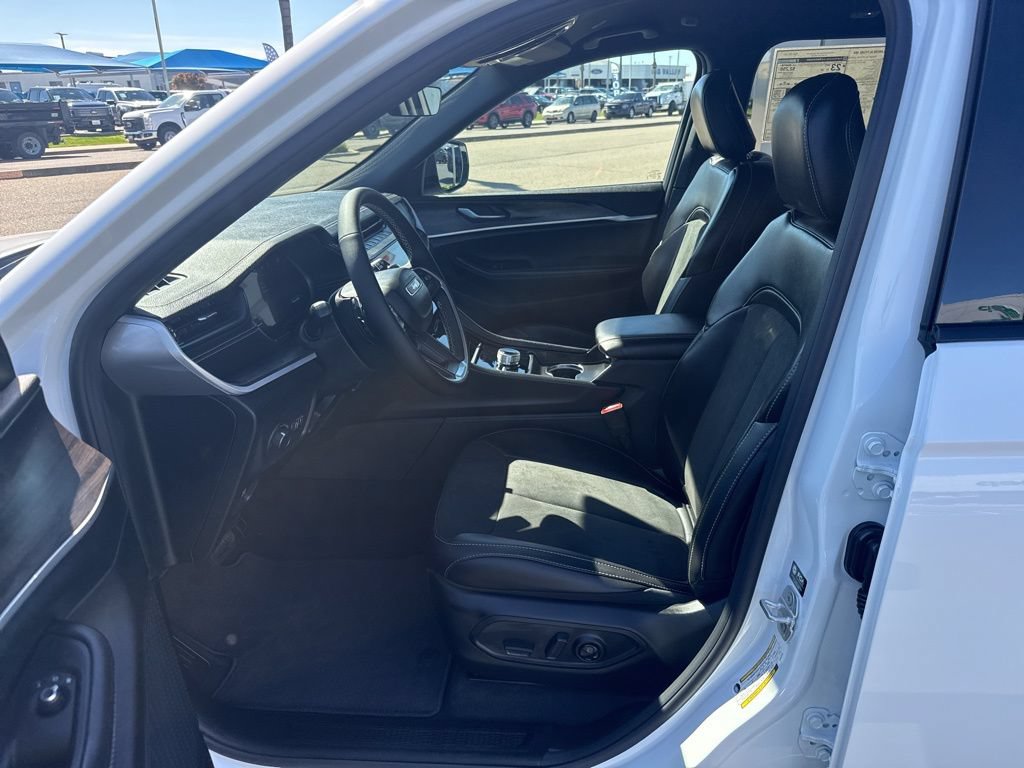 New 2026 Jeep Grand Cherokee Altitude AWD/4WD image 20