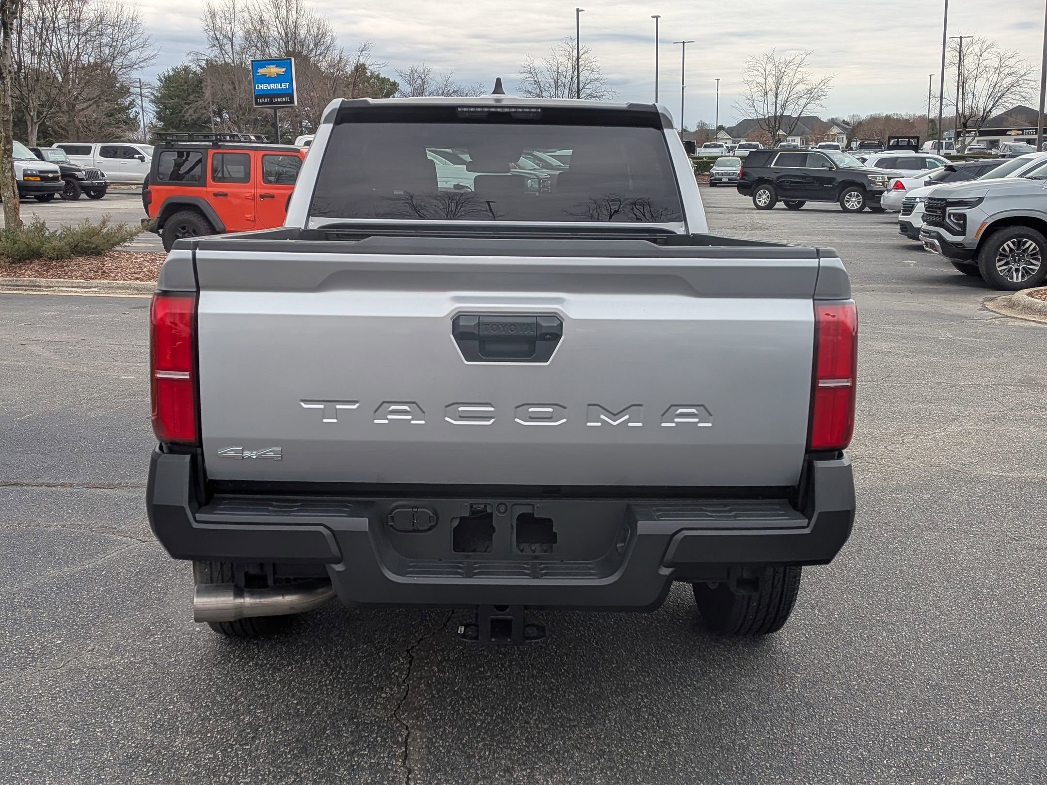 Used 2025 Toyota Tacoma SR image 8