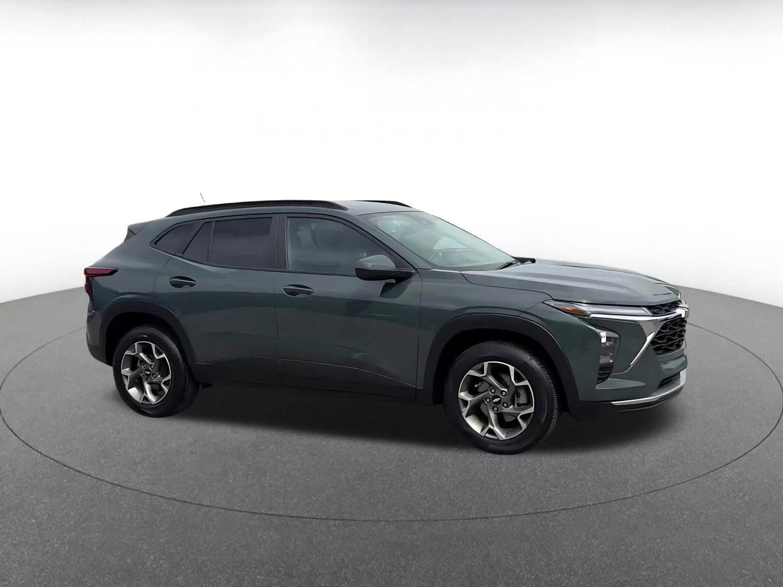 Used 2025 Chevrolet Trax LT w/ LT Convenience Package FWD video 2
