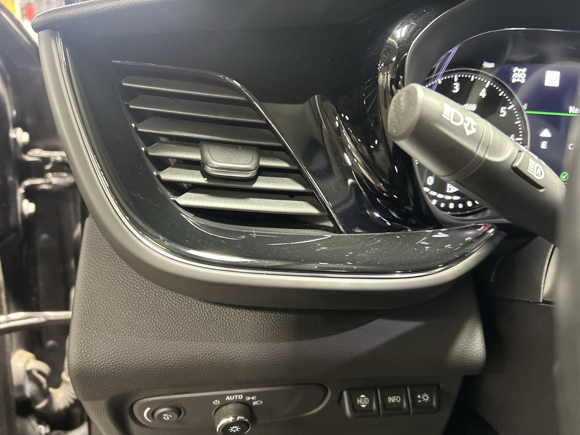Certified 2023 Buick Envision Avenir AWD/4WD image 19